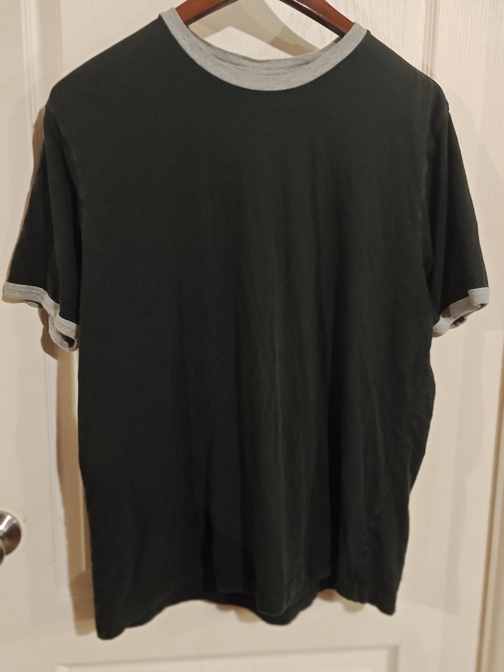 Old Navy Men's Black Ringer Tee with Light Gray Trim